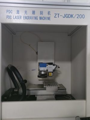 2Máquina de grabado con láser de.5 kW 200 * 200 * 60 mm Mesa de viaje